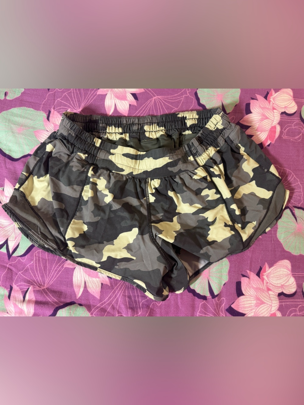lululemon athletica Women's Camo Athletic Shorts - Black & Beige